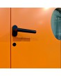 PIVOT Bila - Außenschwenktür aus Aluminium mit rundem Glas