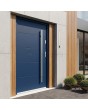 Moderne Haustür aus Stahl in Blau mit Rippen