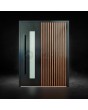 Schwarze Aluminium-Drehtür mit vertikalen Lamellen aus Aluminiumprofilen