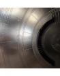 LIM V63 - Aluminium-Scharniertür mit gefrästem Muster